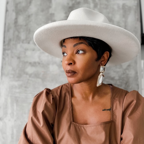 Meet your Posher, Tori - Picture 1 of 1